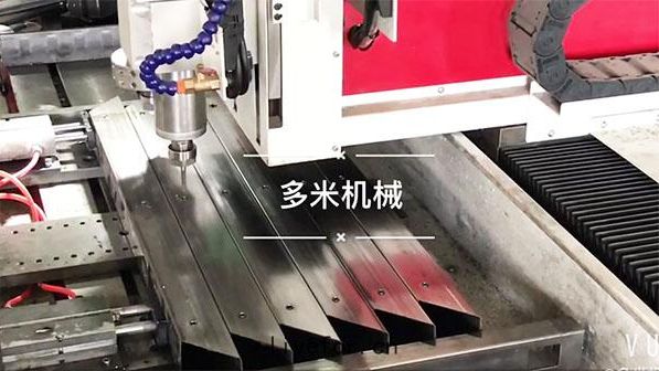熱熔鑽孔(kǒng)機在(zài)家(jiā)具行業中(zhōng)的應(yīng)用！