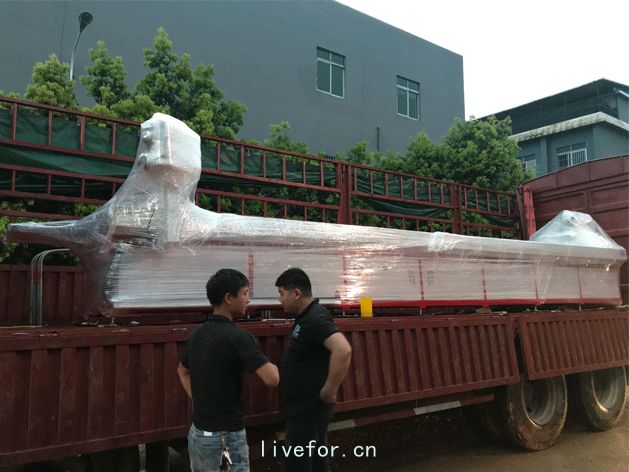 非(fēi)標數(shù)控鑽攻機