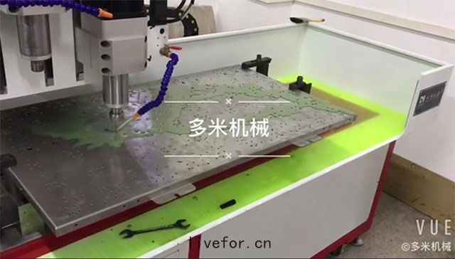 多米(mǐ)自動鑽孔(kǒng)機(jī)