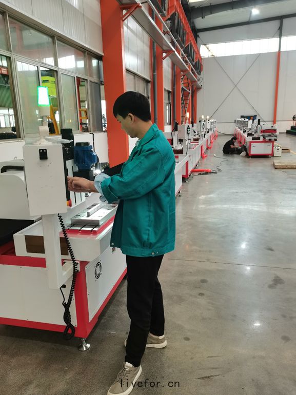 多米(mǐ)CNC機(jī)床