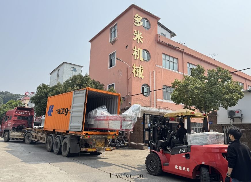 四(sì)米行程自(zì)動鑽(zuān)攻一體機(jī)發貨(huò)意大(dà)利(lì)